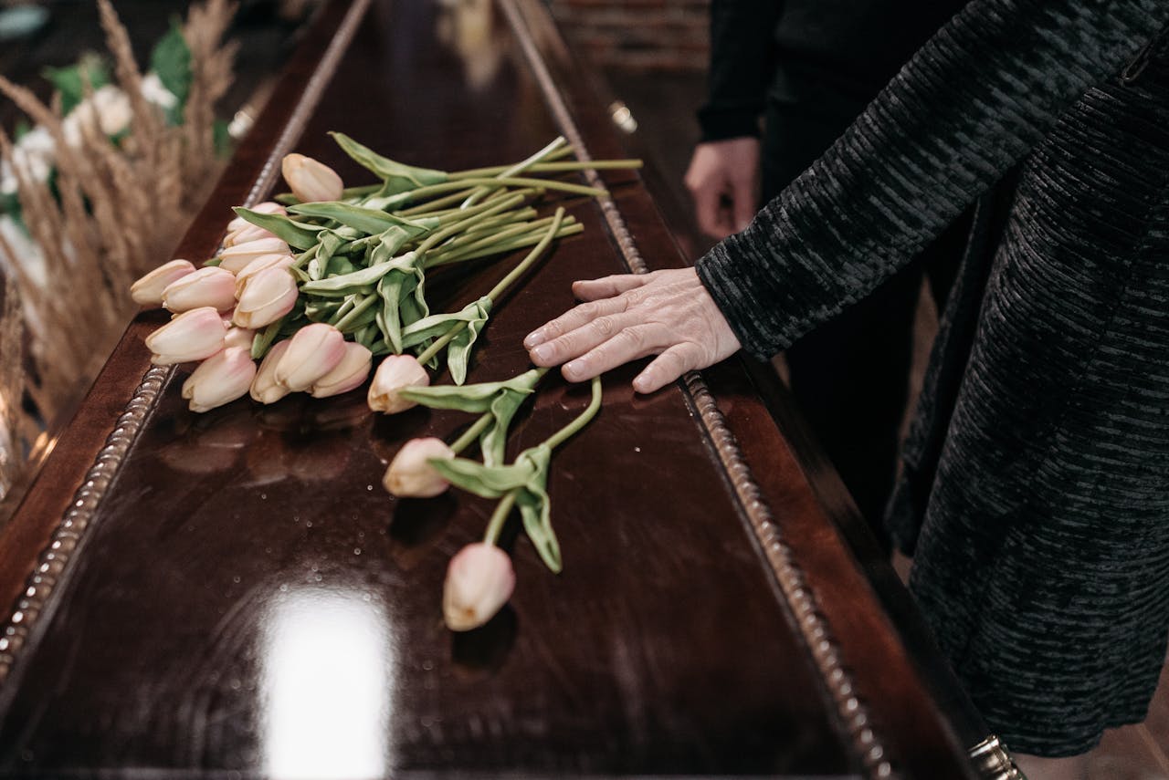Read more about the article Sådan vælger I blomster til en begravelse